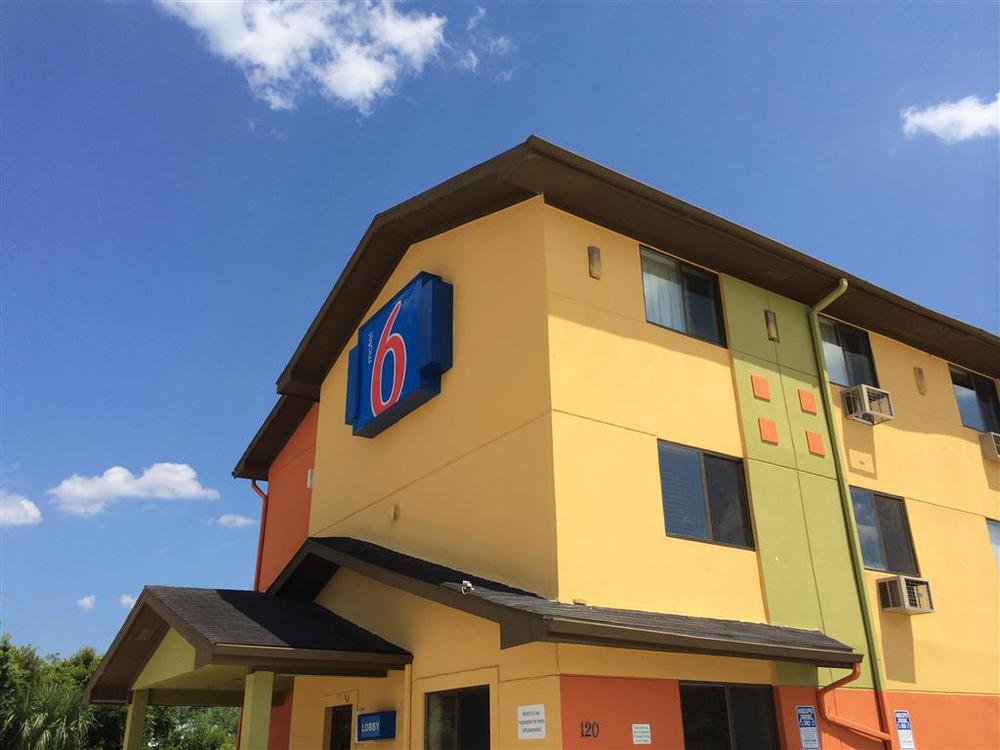 Motel 6 - Newest - Ultra Sparkling Approved - Chiropractor Approved Beds - New Elevator - Robotic Massages - New 2023 Amenities - New Rooms - New Flat Screen Tvs - All American Staff - Walk To Longhorn Steakhouse And Ruby Tuesday - Book Today And Sav 킹슬랜드 외부 사진